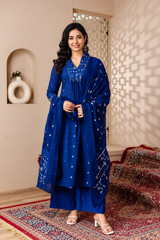 Ethnic wear made from pure cotton in royal blue for women
Women’s royal blue Indian cotton kurta set with dupatta